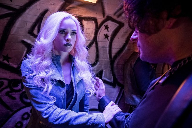 The Flash - Season 4 - Girls Night Out - Photos - Danielle Panabaker