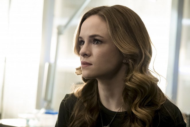 The Flash - Girls Night Out - Photos - Danielle Panabaker