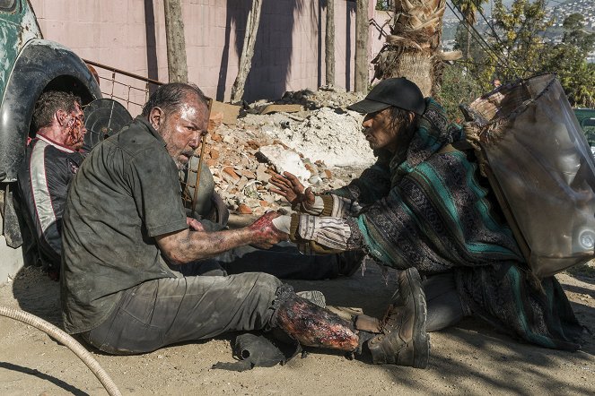 Fear the Walking Dead - Season 3 - Filmfotos - Rubén Blades, Jesse Borrego