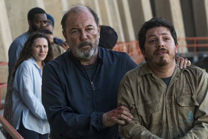 Fear the Walking Dead - 100 - De la película - Lisandra Tena, Rubén Blades