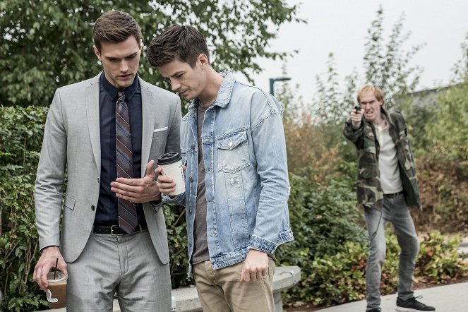 The Flash - When Harry Met Harry - Photos - Hartley Sawyer, Grant Gustin