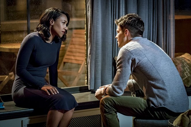 The Flash - Season 4 - Therefore I Am - Photos - Candice Patton, Grant Gustin