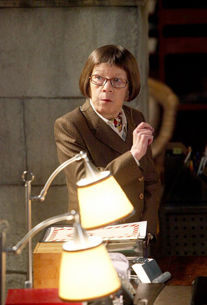 NCIS: Los Angeles - Season 2 - The Job - Photos - Linda Hunt