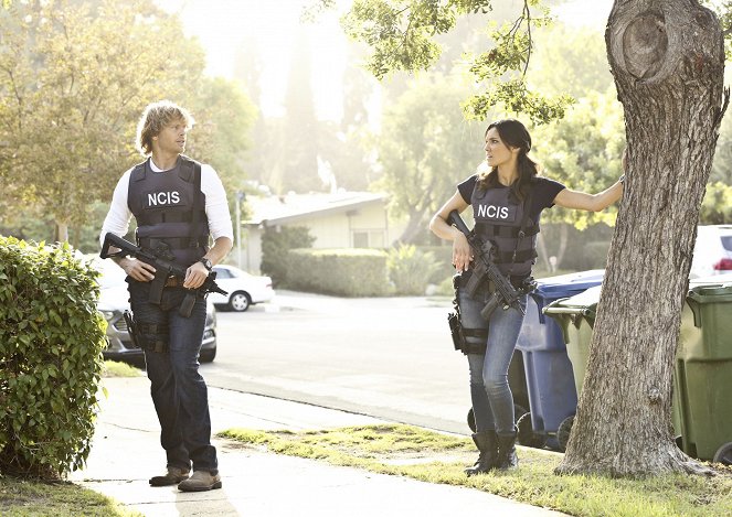 NCIS: Los Angeles - Defectors - Van film - Eric Christian Olsen, Daniela Ruah