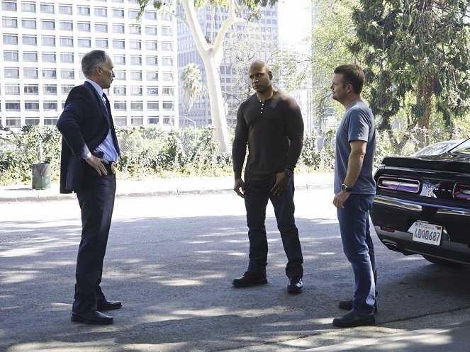 NCIS: Los Angeles - Season 7 - Internal Affairs - Photos - Patrick St. Esprit, LL Cool J, Chris O'Donnell