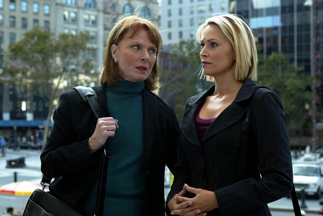 Law & Order: Special Victims Unit - Season 5 - Choice - Photos - Mariette Hartley, Josie Bissett