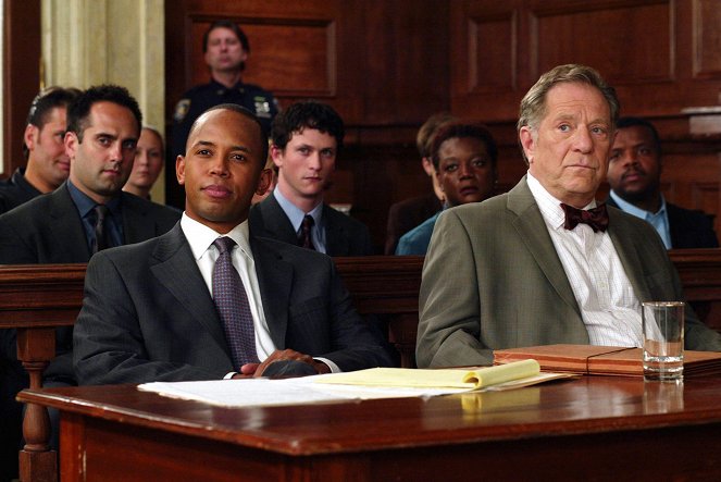 Law & Order: Special Victims Unit - Season 5 - Abomination - Photos - George Segal