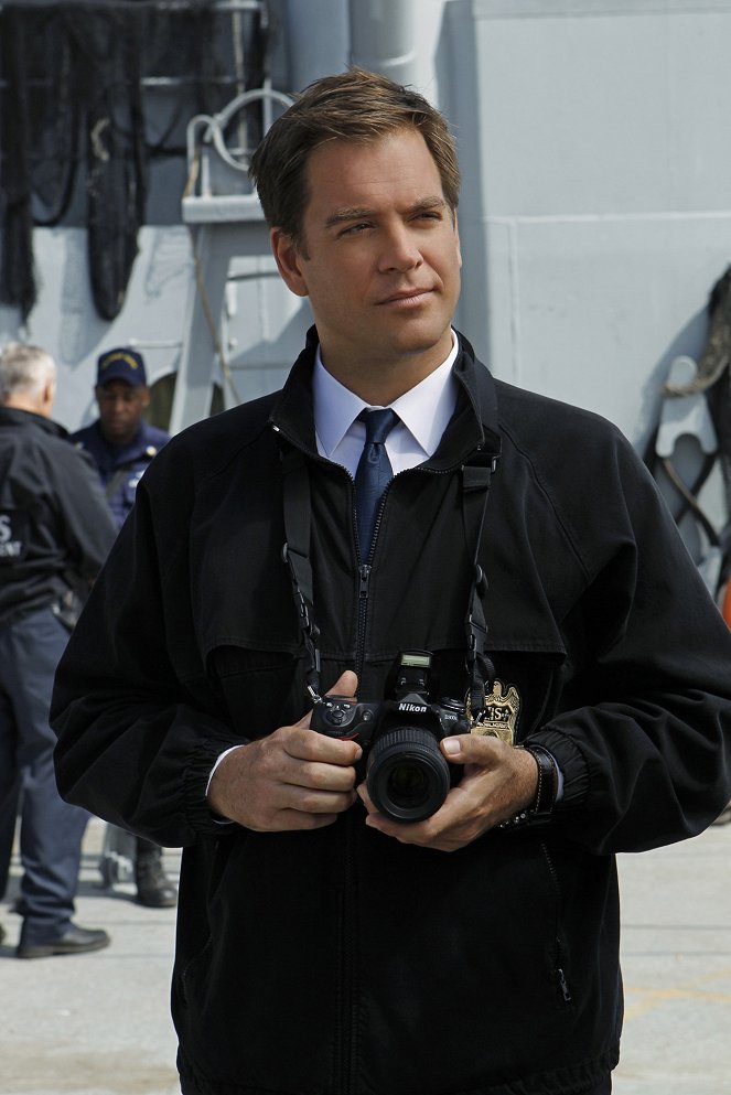NCIS: Naval Criminal Investigative Service - Safe Harbor - Van film - Michael Weatherly