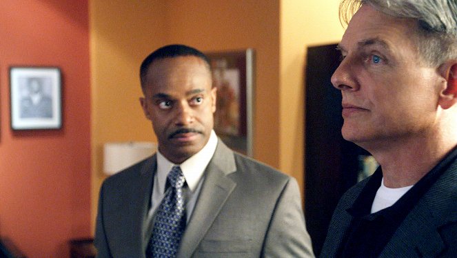 NCIS: Naval Criminal Investigative Service - Season 7 - Truth or Consequences - Van film - Rocky Carroll, Mark Harmon