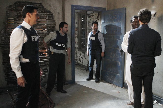 Criminal Minds - Season 6 - Corazon - Photos - Thomas Gibson, Joe Mantegna