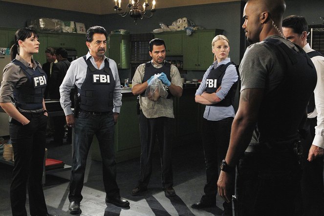 Criminal Minds - Season 6 - Corazon - Photos - Paget Brewster, Joe Mantegna, Rachel Nichols, Shemar Moore