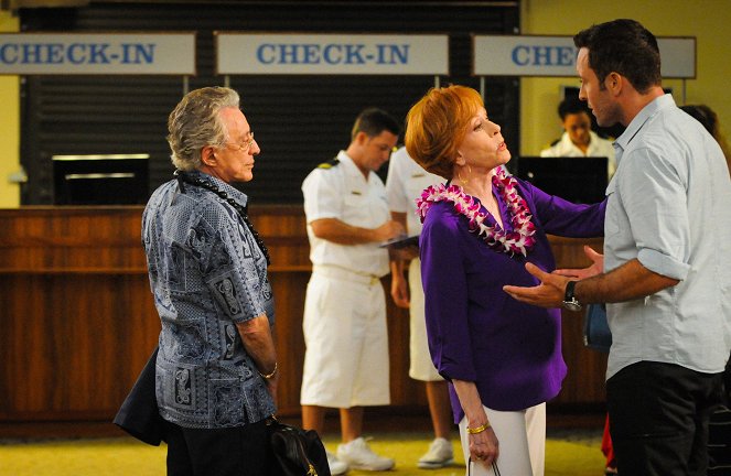 Hawaii Five-0 - Belsős meló - Filmfotók - Frankie Valli, Carol Burnett, Alex O'Loughlin