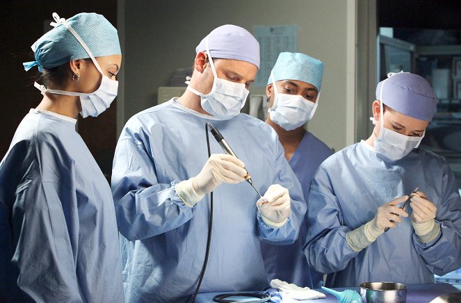 Grey's Anatomy - Start Me Up - Photos - Justin Chambers, Sarah Drew
