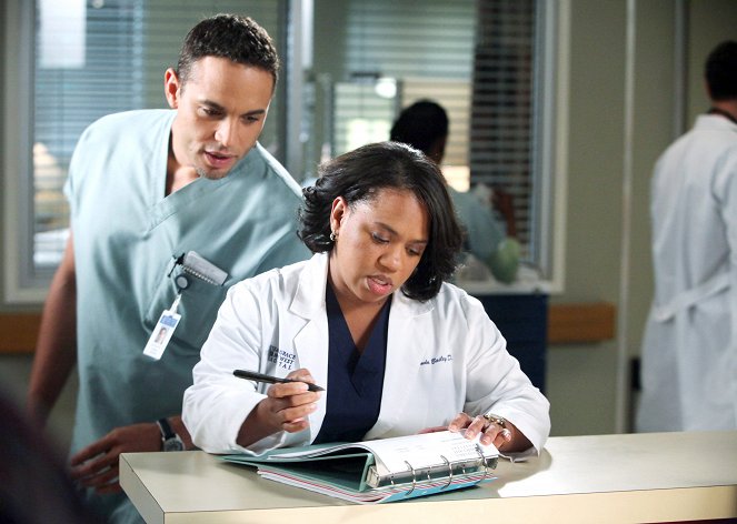 Grey's Anatomy - Die jungen Ärzte - Vergebung - Filmfotos - Daniel Sunjata, Chandra Wilson
