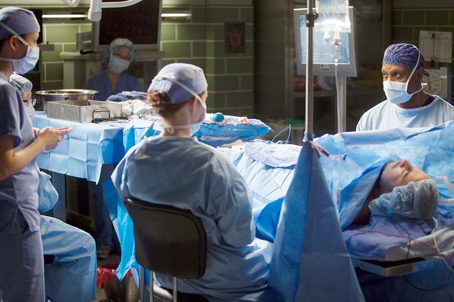 Chirurdzy - Poczucie odrzucenia - Z filmu - James Pickens Jr.