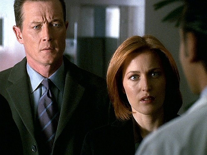 The X-Files - Season 8 - This Is Not Happening - Photos - Robert Patrick, Gillian Anderson