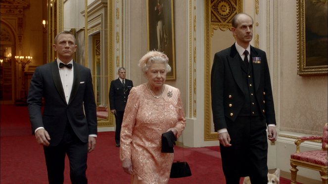Elisabeth II, la révolution d'une reine - Van film - Daniel Craig, Queen Elizabeth II
