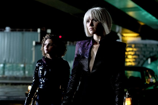 Gotham - Věci, které dělají bum - Z filmu - Camren Bicondova, Erin Richards