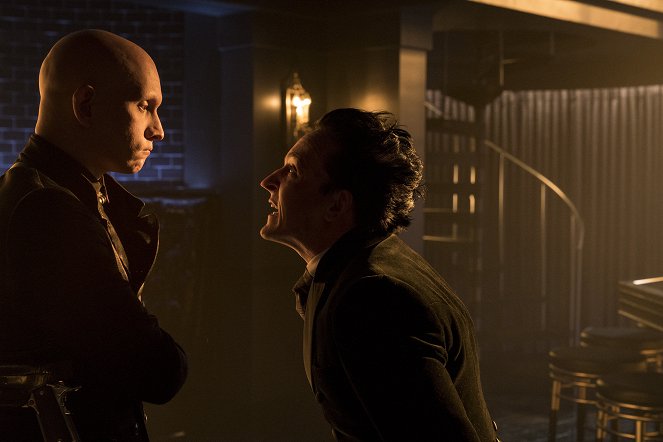 Gotham - Queen Takes Knight - Photos - Anthony Carrigan, Robin Lord Taylor