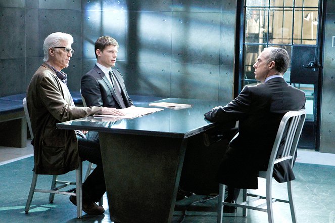 CSI: Crime Scene Investigation - Season 12 - Zippered - Photos - Ted Danson, Matt Lauria, Titus Welliver