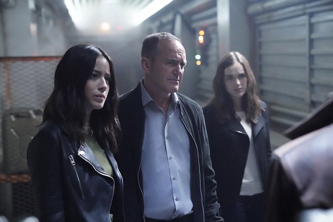 Agents of S.H.I.E.L.D. - Orientation - Part 1 - Kuvat elokuvasta - Chloe Bennet, Clark Gregg