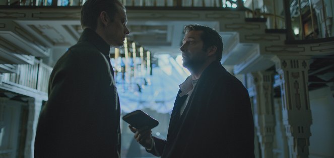 Altered Carbon - Out of the Past - Photos - Joel Kinnaman, James Purefoy