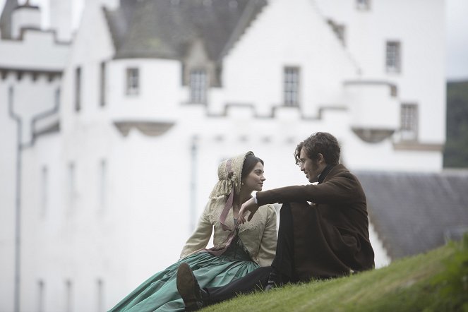 Victoria - The King Over the Water - Photos - Jenna Coleman, Tom Hughes