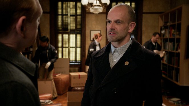 Elementary - Wrong Side of the Road - Photos - Jonny Lee Miller