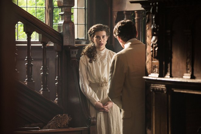 Howards End - Episode 1 - Filmfotos - Philippa Coulthard, Jonah Hauer-King