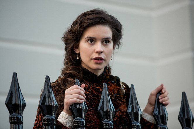 Howards End - Episode 1 - Photos - Philippa Coulthard