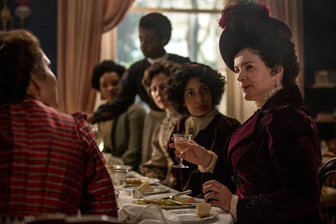 Howards End - Episode 1 - Photos - Hayley Atwell, Julia Ormond