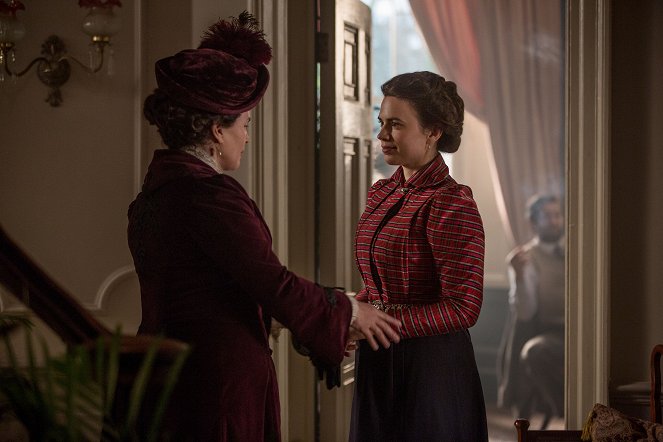 Howards End - Episode 1 - Photos - Julia Ormond, Hayley Atwell