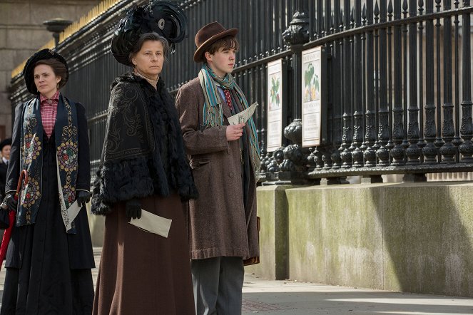 Howards End - Episode 1 - Filmfotos - Hayley Atwell, Tracey Ullman, Alex Lawther