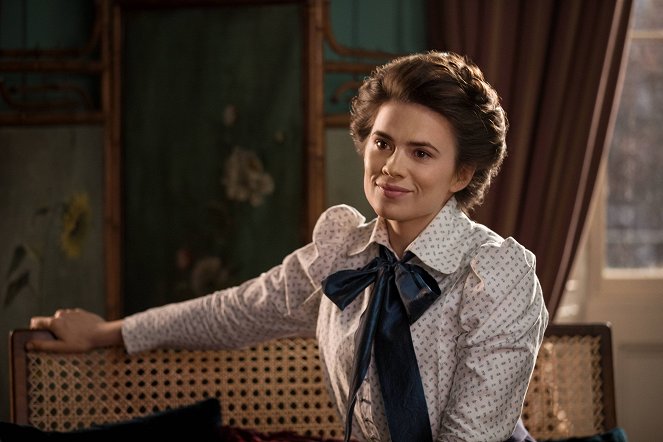 Howards End - Episode 2 - Photos - Hayley Atwell