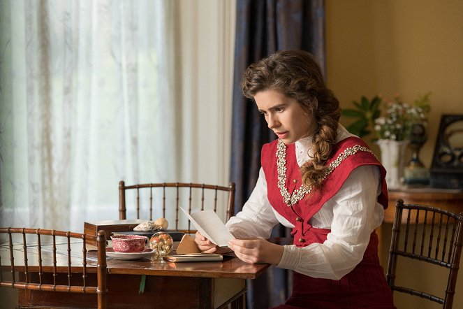 Howards End - Episode 3 - Photos - Philippa Coulthard