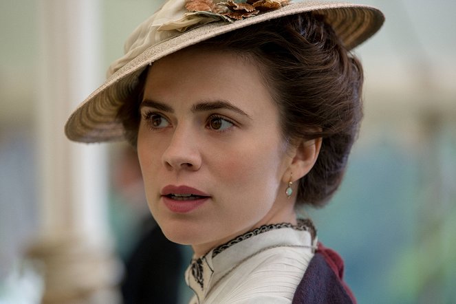 Howards End - Episode 3 - Photos - Hayley Atwell