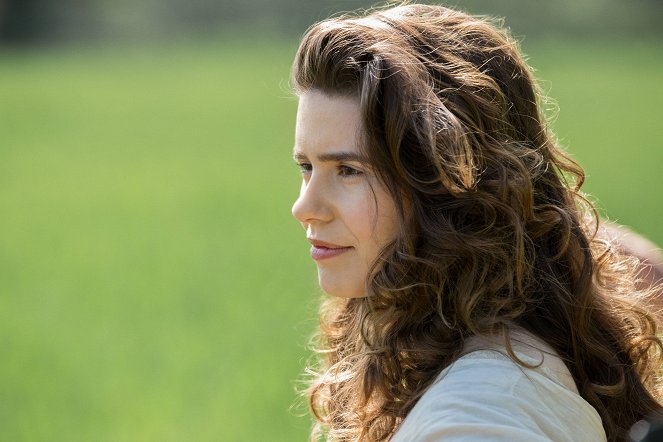 Howards End - Episode 4 - Photos - Philippa Coulthard