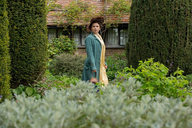 Howards End - Episode 4 - Photos - Hayley Atwell