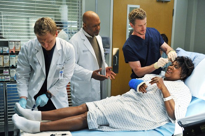 Chirurdzy - Nieodpowiedzialni - Z filmu - Kevin McKidd, James Pickens Jr., Eric Dane, Loretta Devine