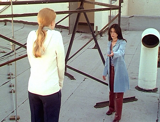 Charmed - Season 2 - Murphy's Luck - Photos - Shannen Doherty