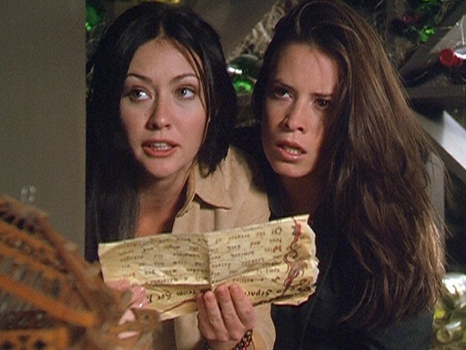 Charmed - Season 2 - How to Make a Quilt Out of Americans - Photos - Shannen Doherty, Holly Marie Combs