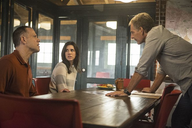 NCIS: New Orleans - Season 2 - Blue Christmas - Photos - Rick Peters, Erica Dasher, Scott Bakula