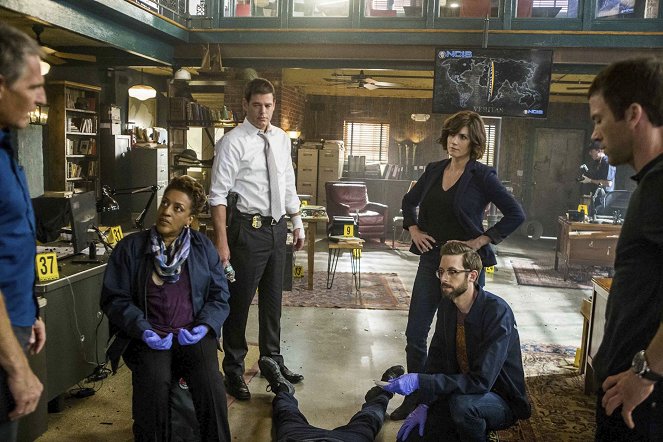 NCIS: New Orleans - The Third Man - Van film - CCH Pounder, Ivan Sergei, Zoe McLellan, Rob Kerkovich