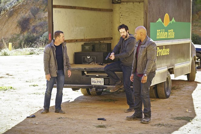 NCIS: Los Angeles - Head of the Snake - Van film - Chris O'Donnell, Peter Cambor, LL Cool J