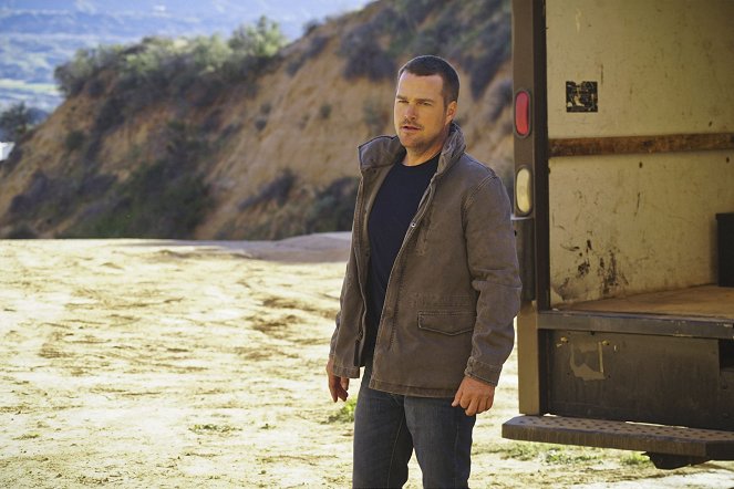 NCIS: Los Angeles - Head of the Snake - Van film - Chris O'Donnell