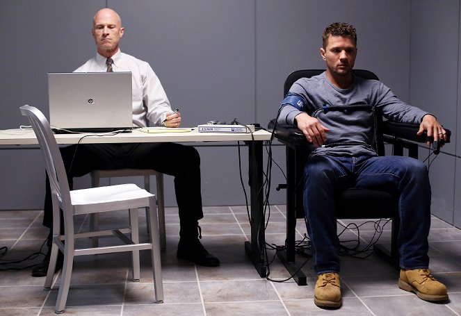 Secrets and Lies - Season 1 - The Father - Photos - Ryan Phillippe