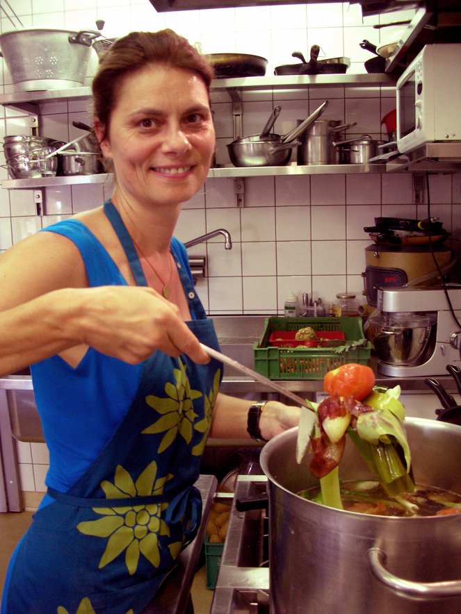 Die kulinarischen Abenteuer der Sarah Wiener in den Alpen - Film - Sarah Wiener