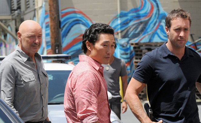 Hawaii Five-0 - Ua Hala - Photos - Terry O'Quinn, Daniel Dae Kim, Alex O'Loughlin