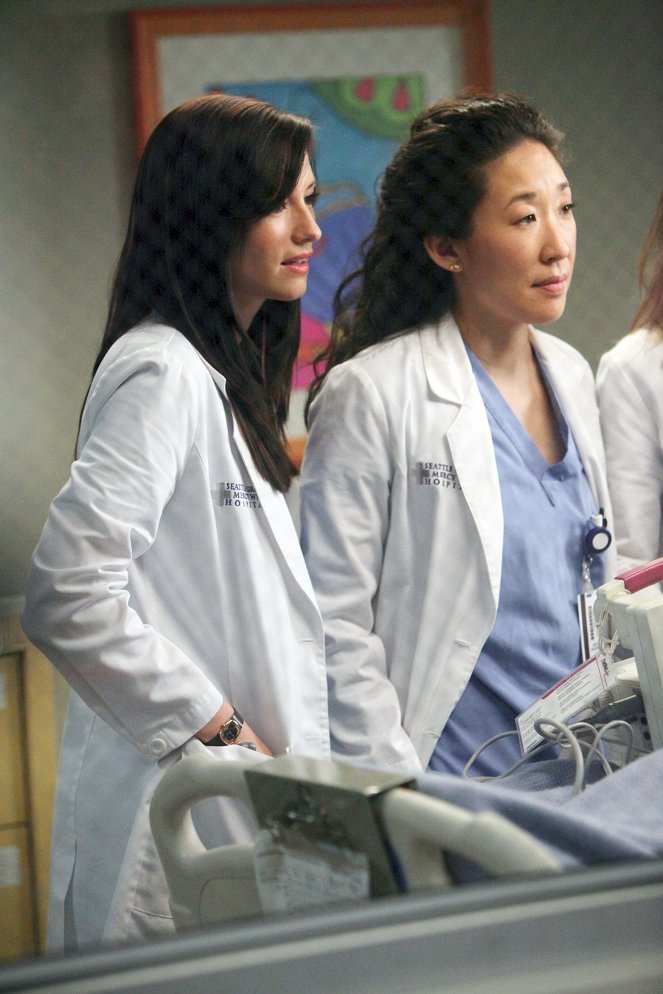 Grey's Anatomy - Season 7 - It's a Long Way Back - Photos - Chyler Leigh, Sandra Oh