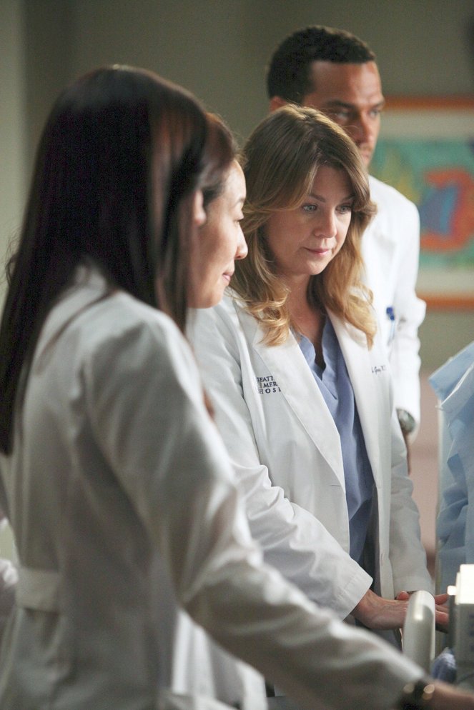 Grey's Anatomy - It's a Long Way Back - Photos - Ellen Pompeo